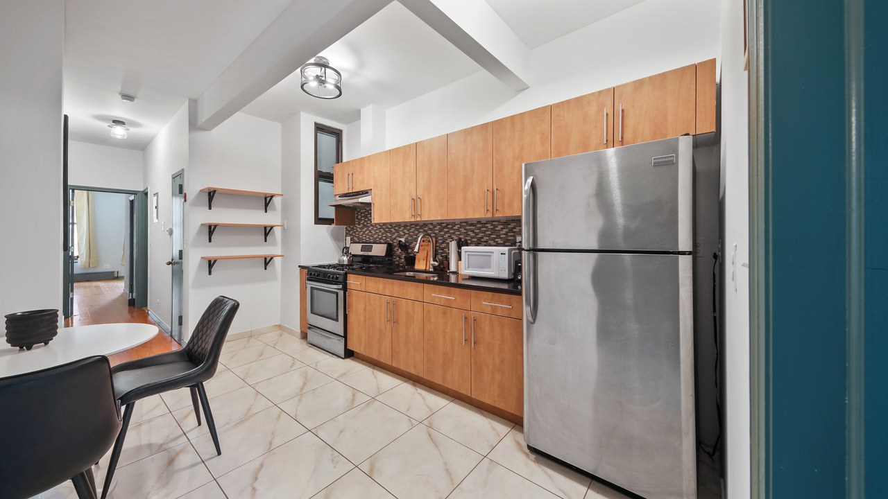 #579: East Harlem - Queen Bedroom B - 7