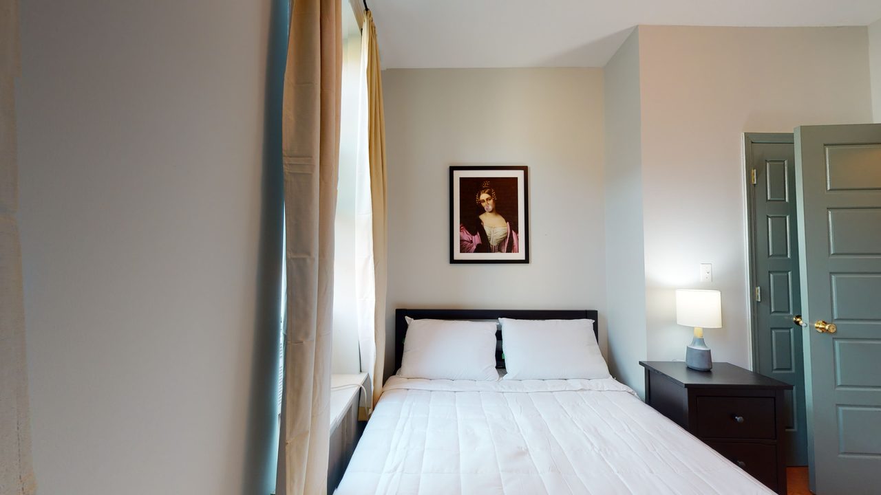 #579: East Harlem - Queen Bedroom B - 14