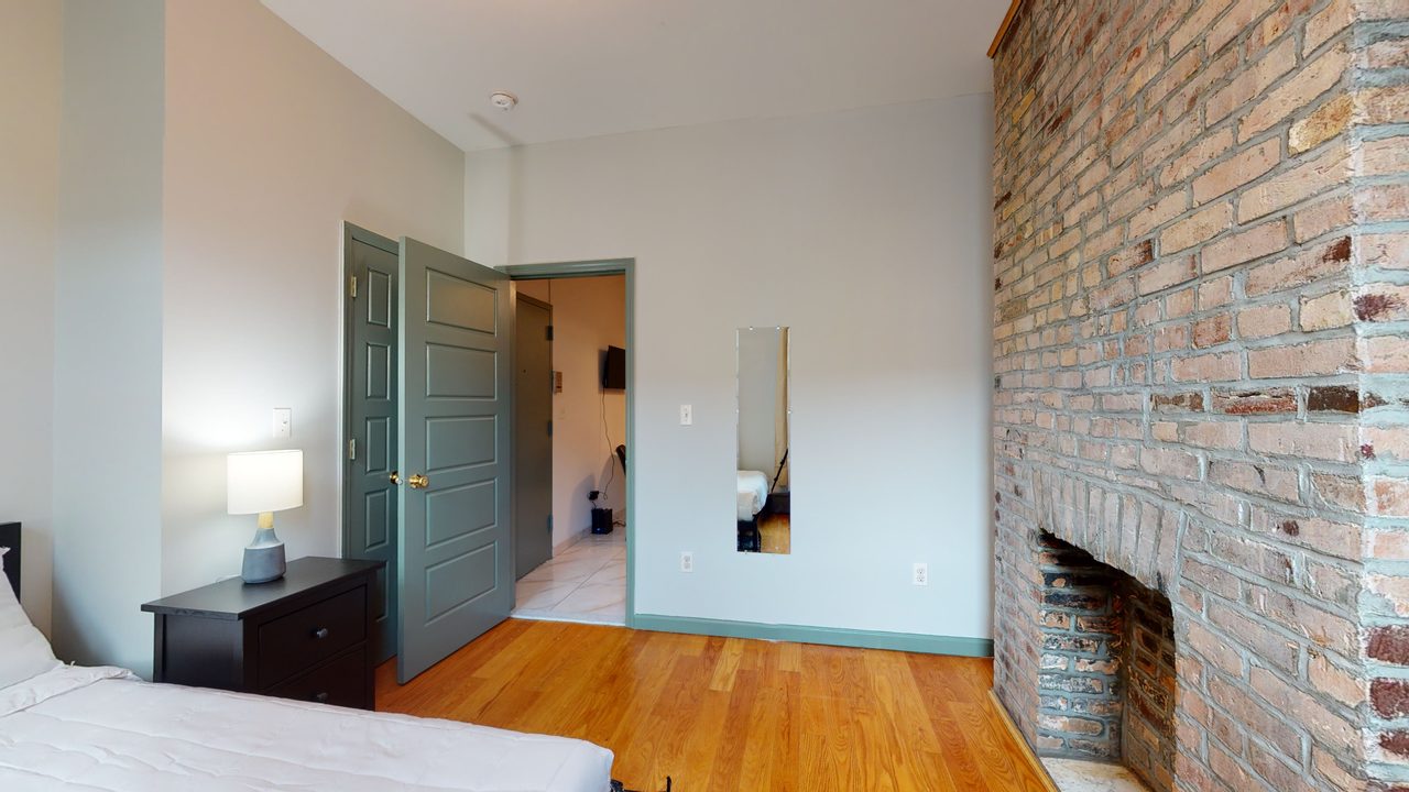#579: East Harlem - Queen Bedroom B - 12