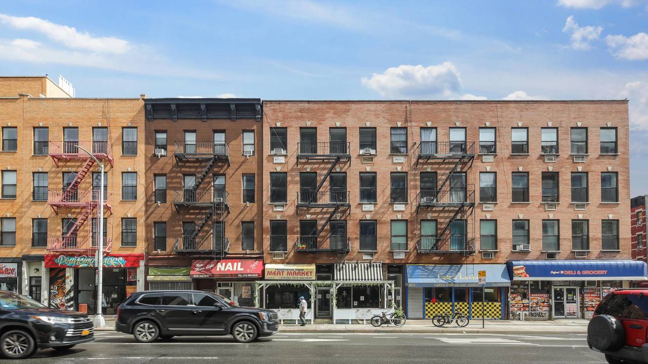 #579: East Harlem - Queen Bedroom A W/Private Bathroom - #579: East Harlem - Gallery - 1