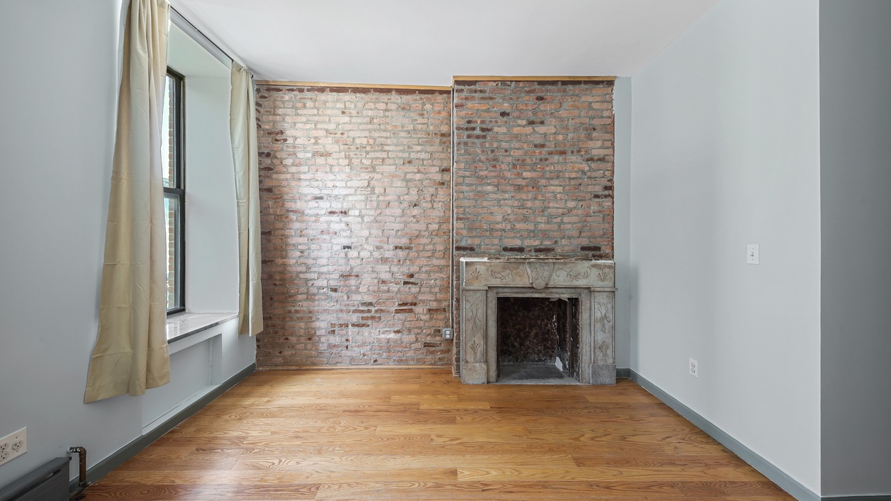  #579: East Harlem - Queen Bedroom A W/Private Bathroom  -  #579: East Harlem  - Gallery -  9