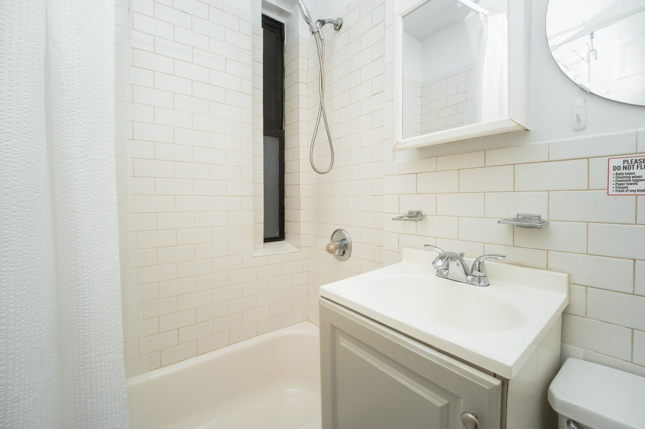 #565: East Village - 1 Bedroom (Queen) - 4
