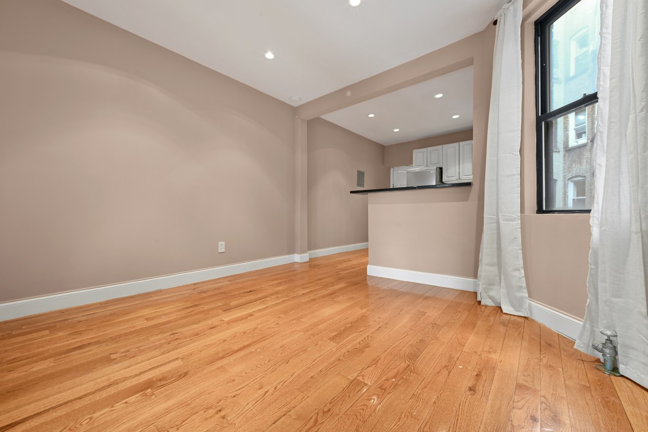  #565: East Village - 1 Bedroom (Queen)  -  #565: East Village  - Gallery -  12