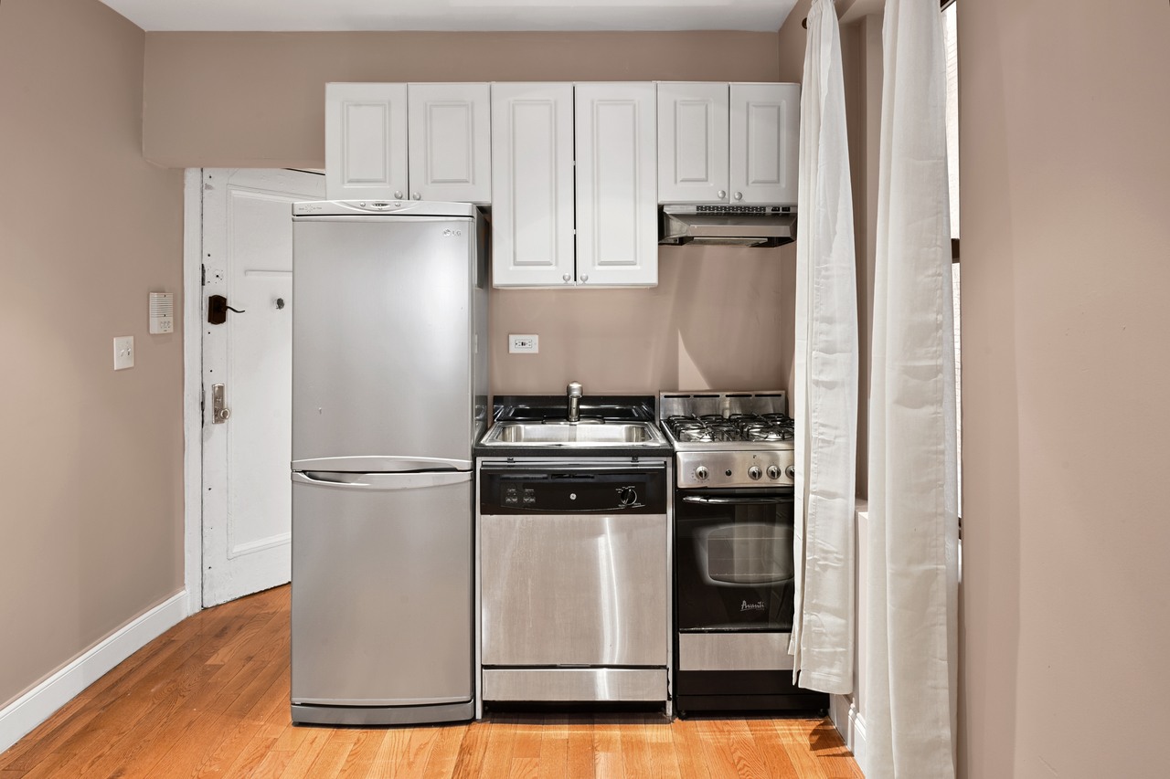  #565: East Village - 1 Bedroom (Queen)  -  #565: East Village  - Gallery -  15