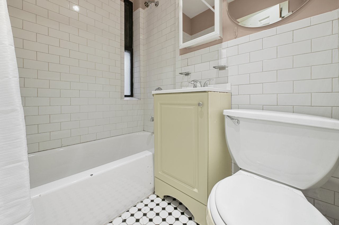  #565: East Village - 1 Bedroom (Queen)  -  #565: East Village  - Gallery -  9
