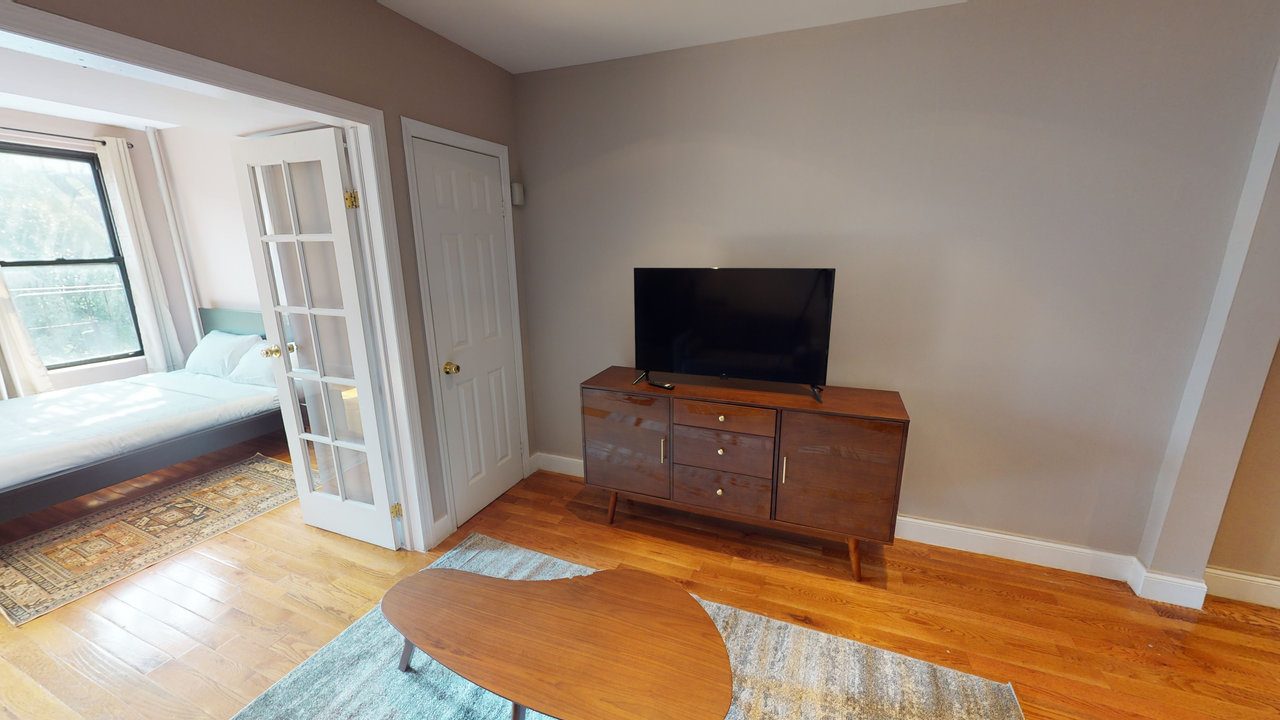 #565: East Village - 1 Bedroom (Queen) - #565: East Village - Gallery - 17