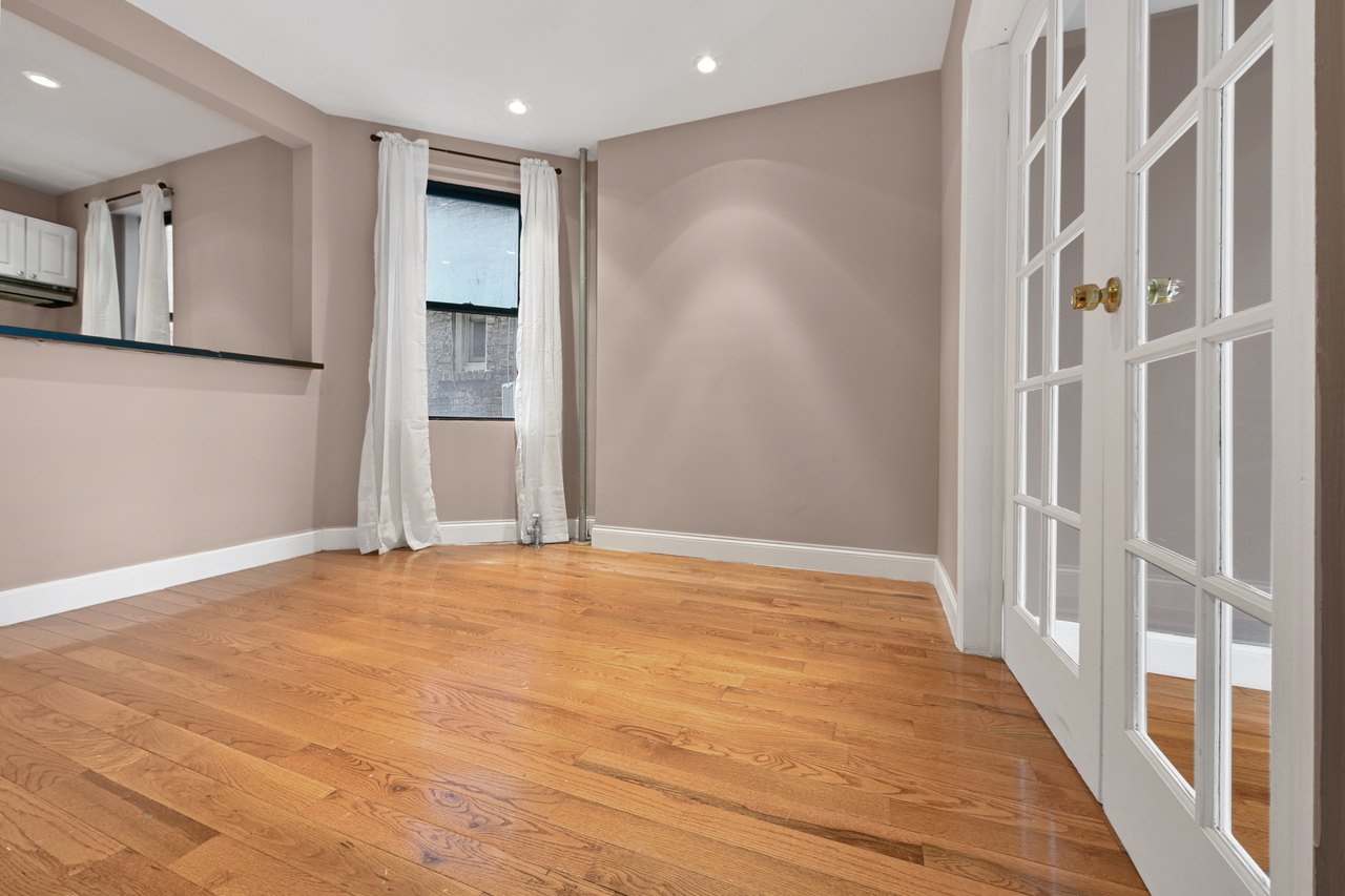  #565: East Village - 1 Bedroom (Queen)  -  #565: East Village  - Gallery -  12