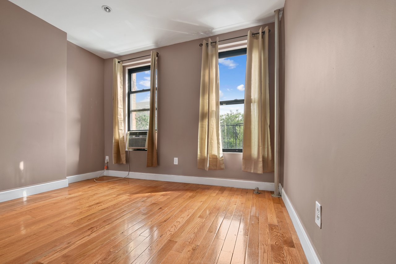  #565: East Village - 1 Bedroom (Queen)  -  #565: East Village  - Gallery -  2