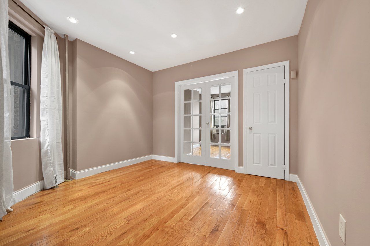  #565: East Village - 1 Bedroom (Queen)  -  #565: East Village  - Gallery -  10