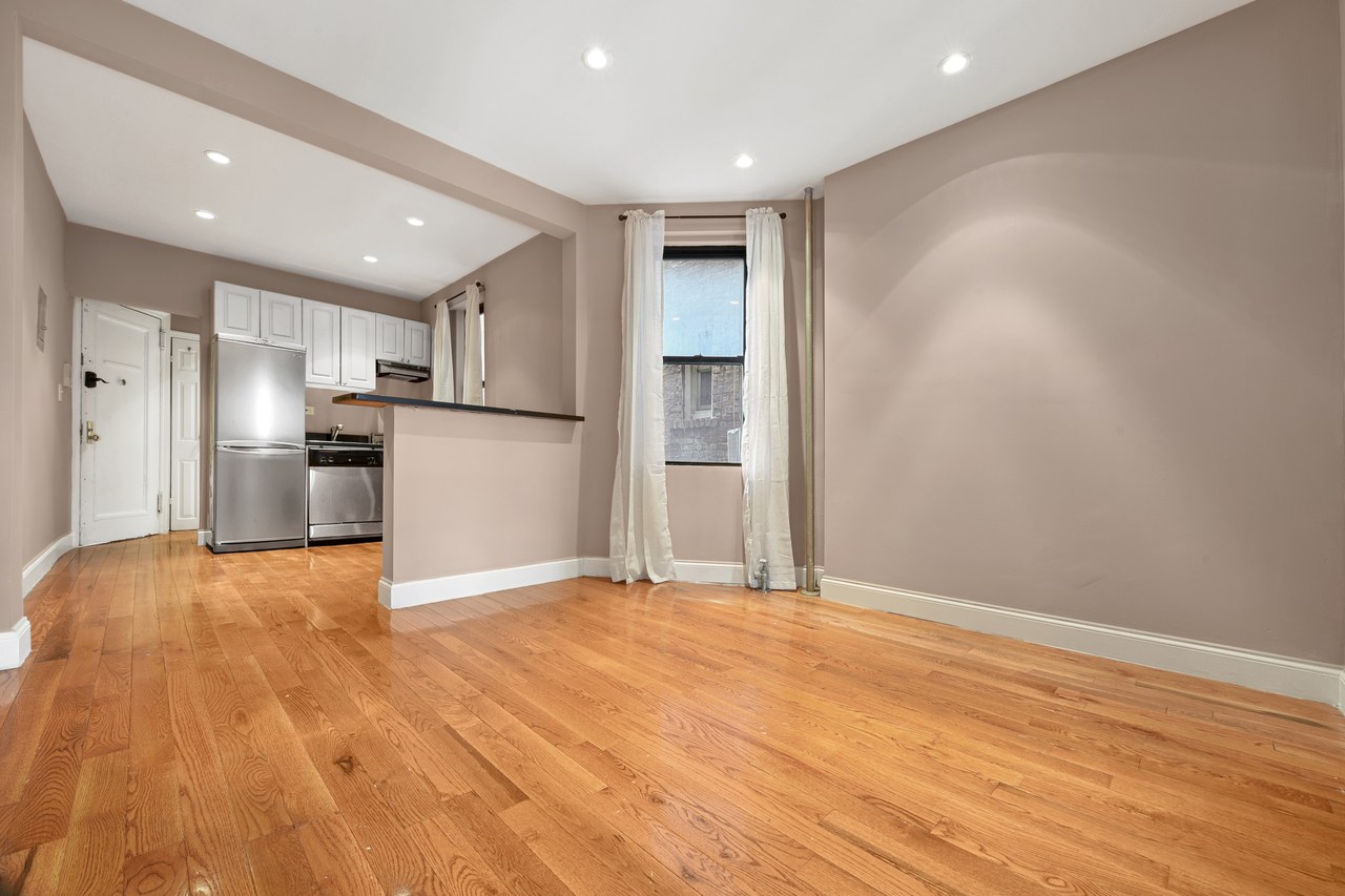  #565: East Village - 1 Bedroom (Queen)  -  #565: East Village  - Gallery -  13