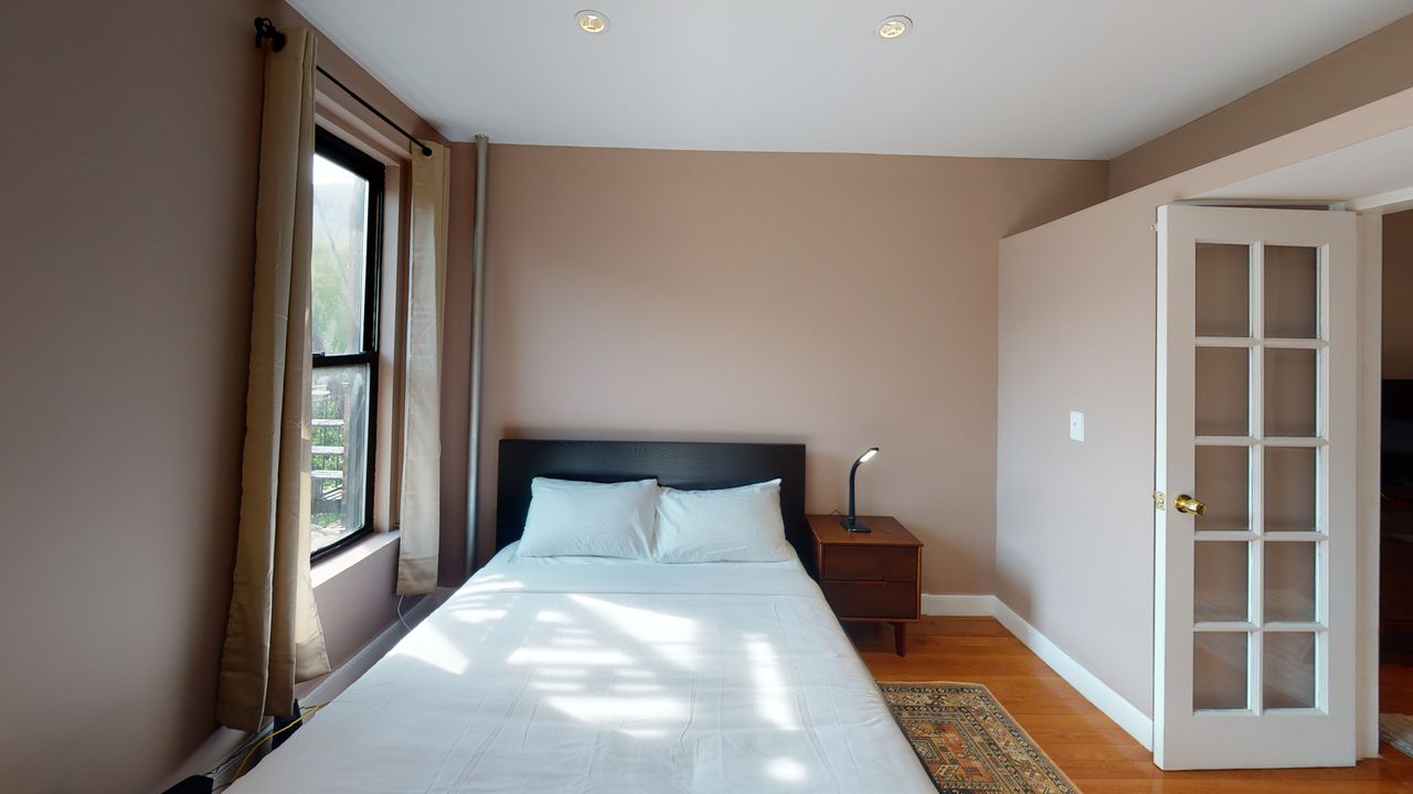  #565: East Village - 1 Bedroom (Queen)  -  #565: East Village  - Gallery -  4