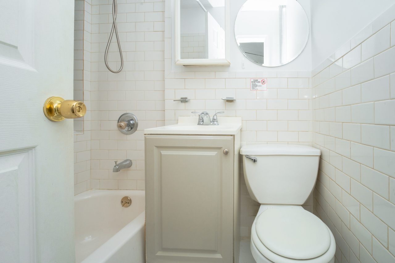 #565: East Village - 1 Bedroom (Queen) - 3