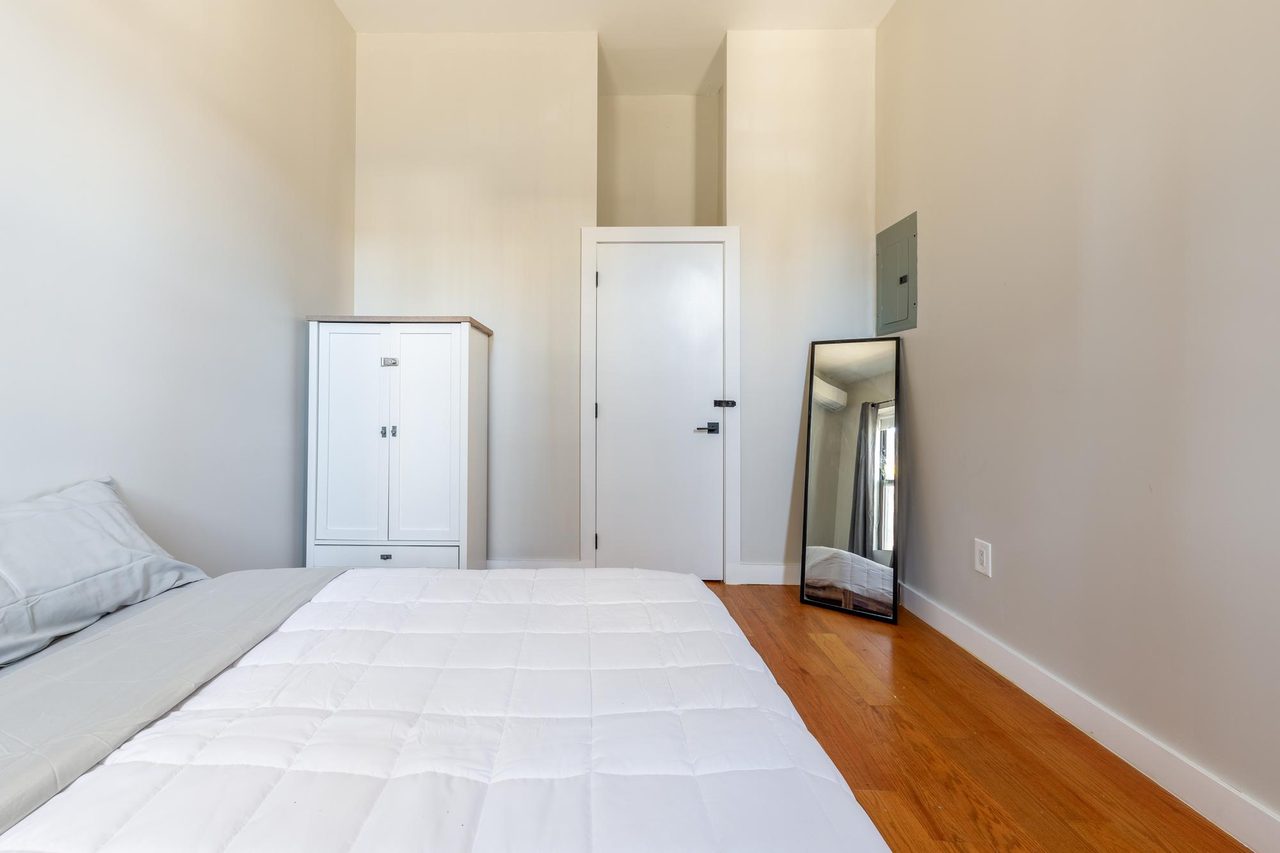#1466: Ridgewood - Full Bedroom A - 3