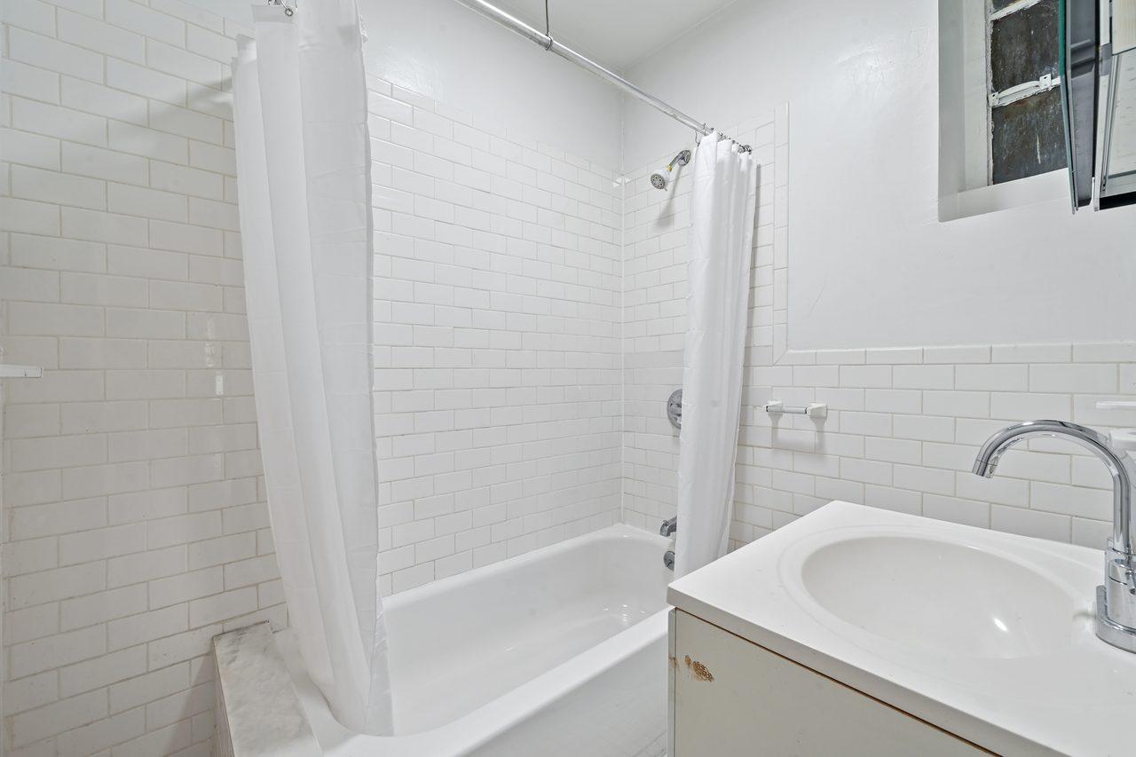 #842: East Village - 1 Bedroom (Full) - #842: East Village - Gallery - 7
