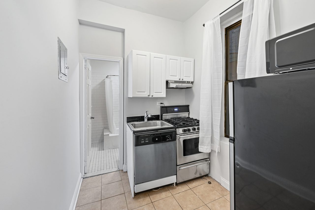  #842: East Village - 1 Bedroom (Full)  -  #842: East Village  - Gallery -  6