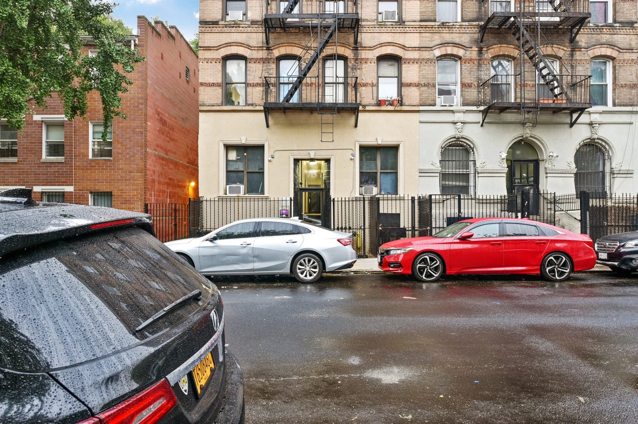 #842: East Village - 1 Bedroom (Full) - #842: East Village - Gallery - 1