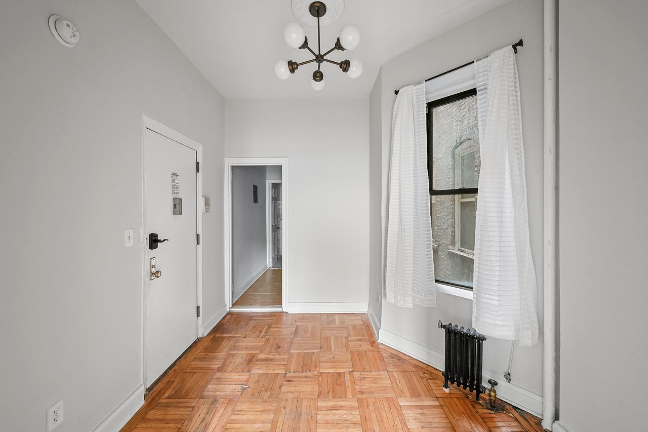 #842: East Village - 1 Bedroom (Full) - #842: East Village - Gallery - 2