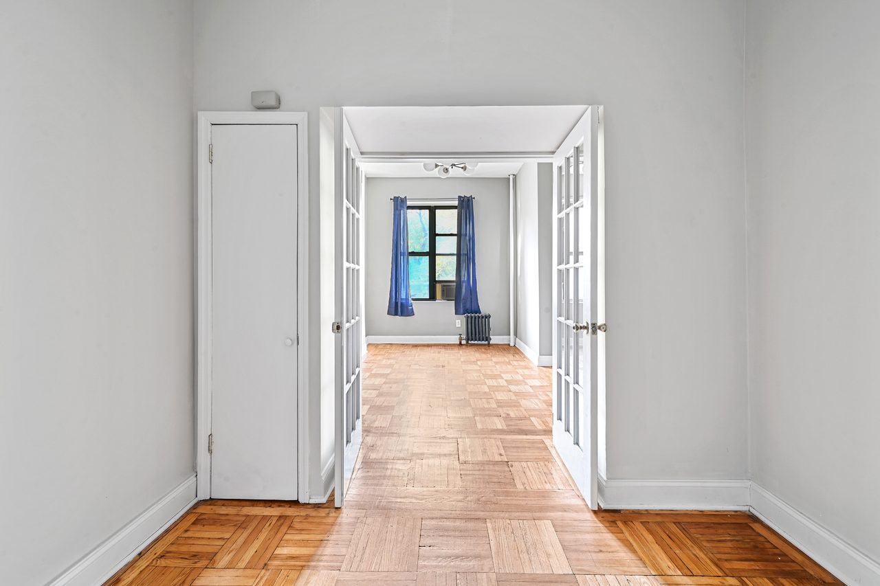  #842: East Village - 1 Bedroom (Full)  -  #842: East Village  - Gallery -  4