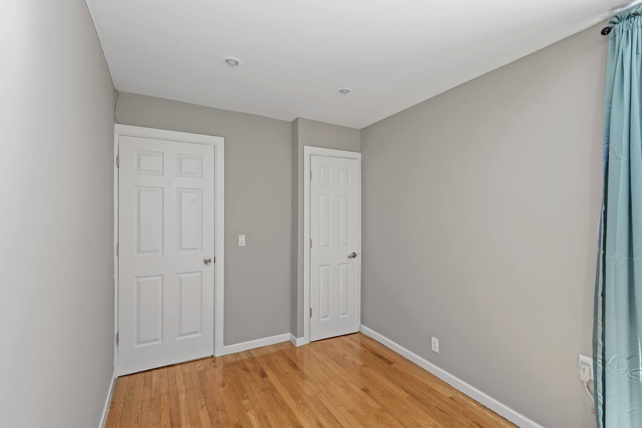 #560: East Village - Full Bedroom B - 6