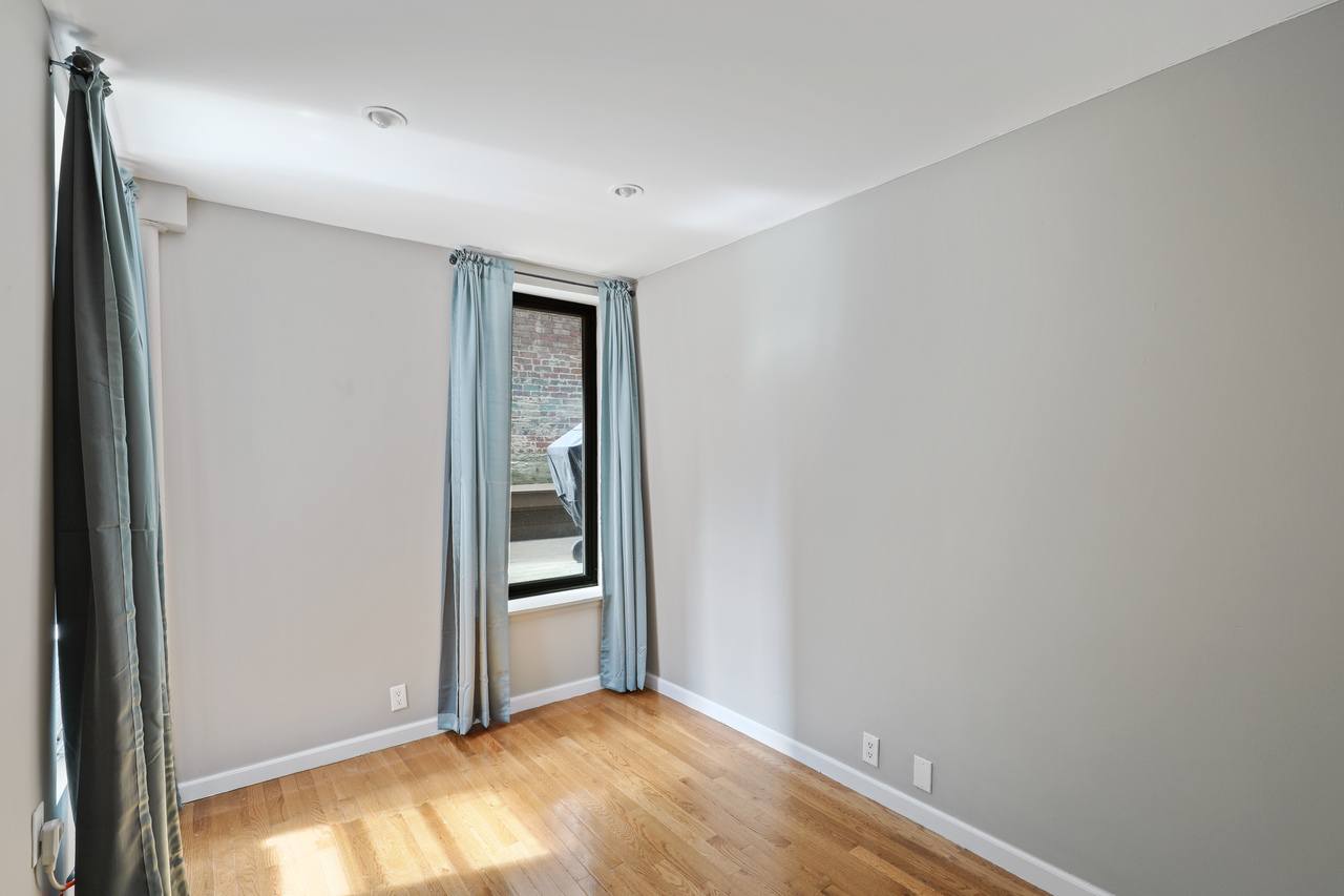 #560: East Village - Full Bedroom B - 4