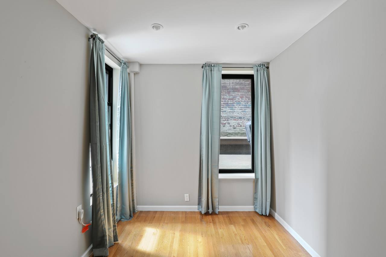 #560: East Village - Full Bedroom B - 5