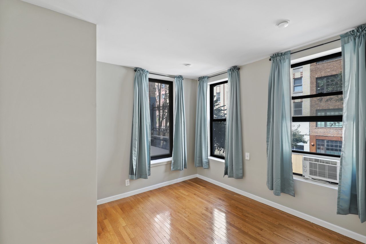 #560: East Village - Queen Bedroom C - 7