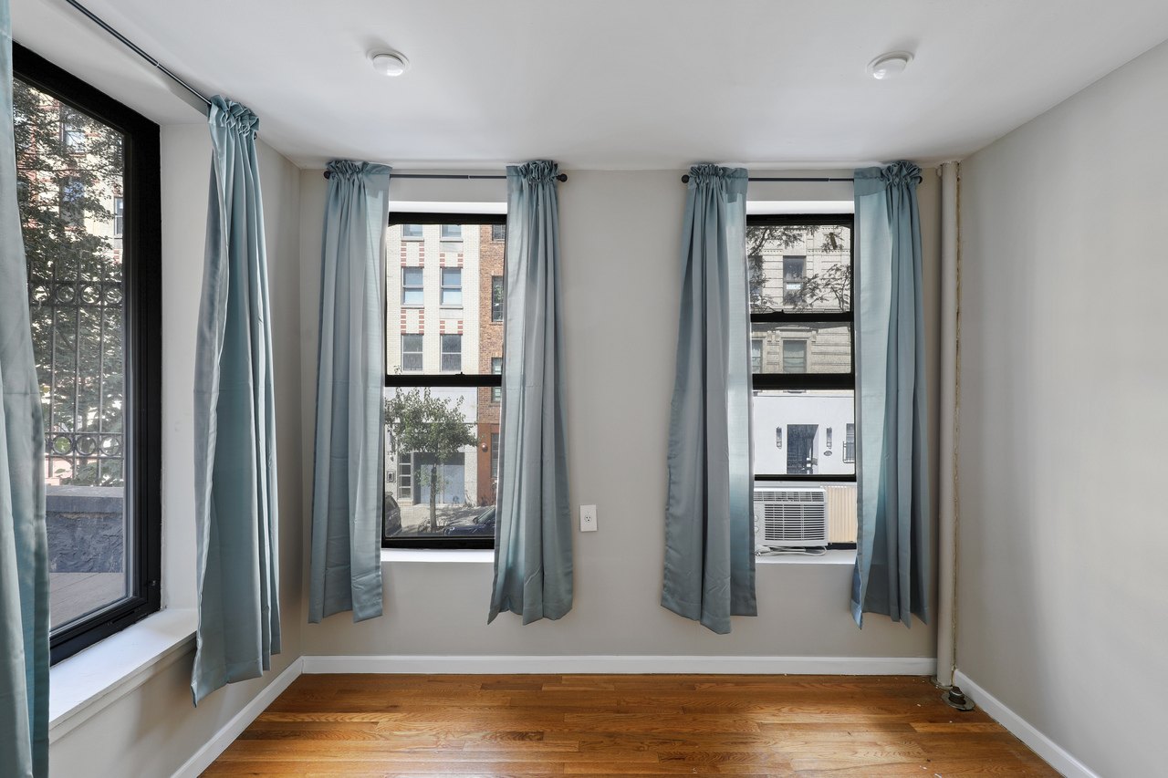 #560: East Village - Queen Bedroom C - 6