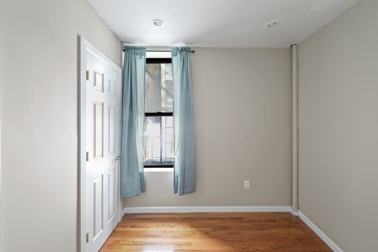 #560: East Village - Full Bedroom A - 5