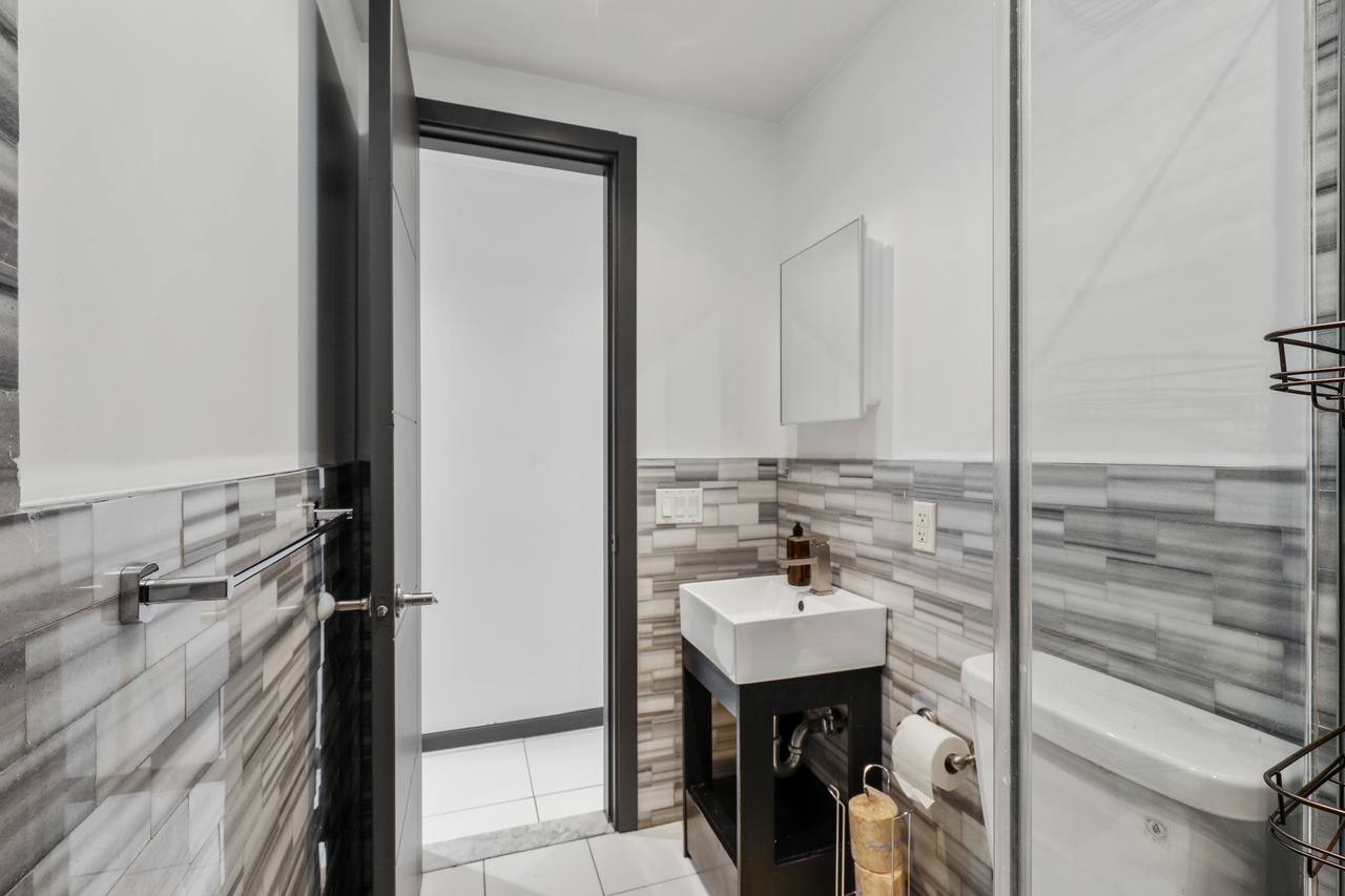 #758: Upper West Side - Queen Bedroom C - 13