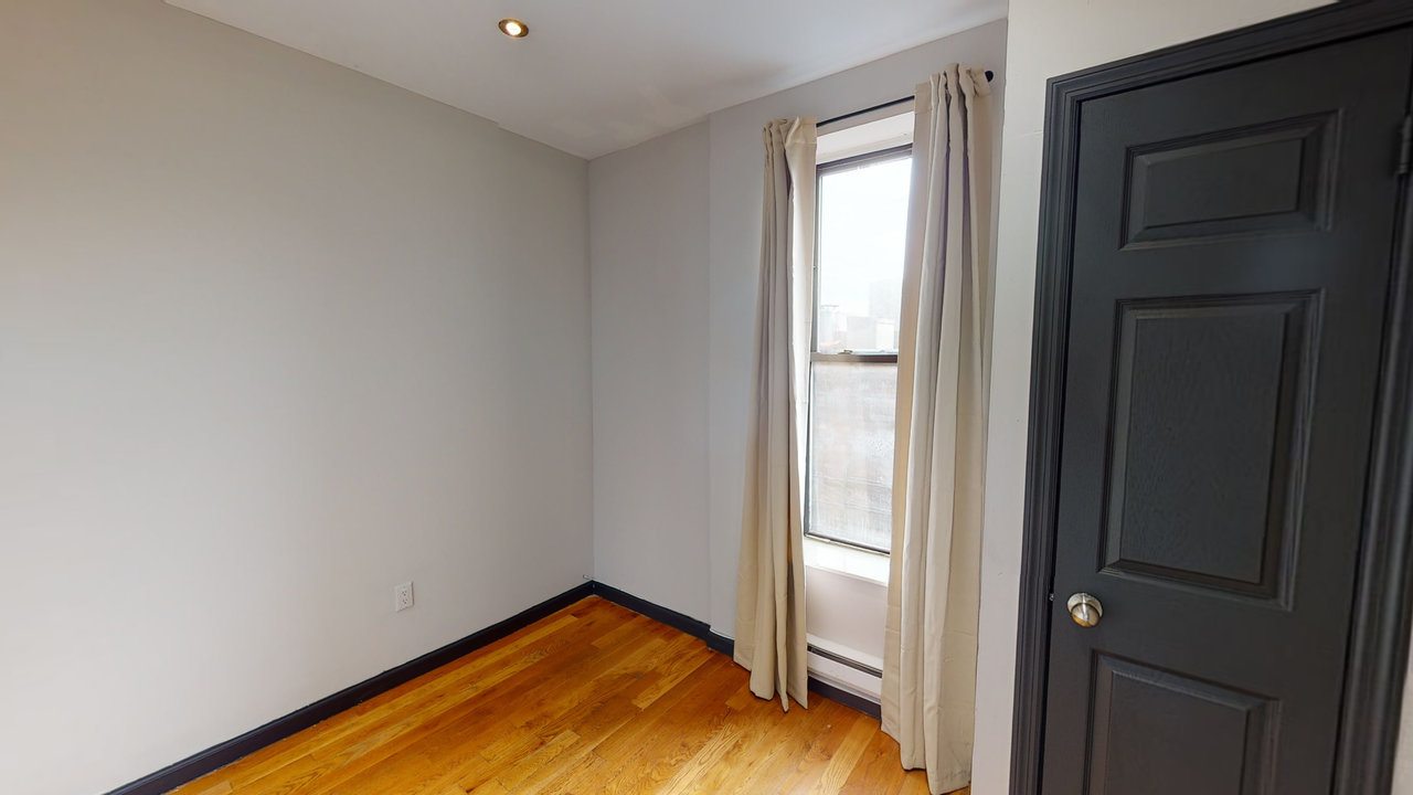 #758: Upper West Side - Queen Bedroom B - 3