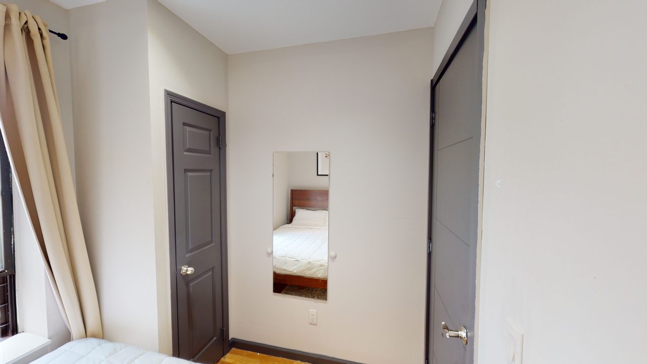 #758: Upper West Side - Queen Bedroom B - 4