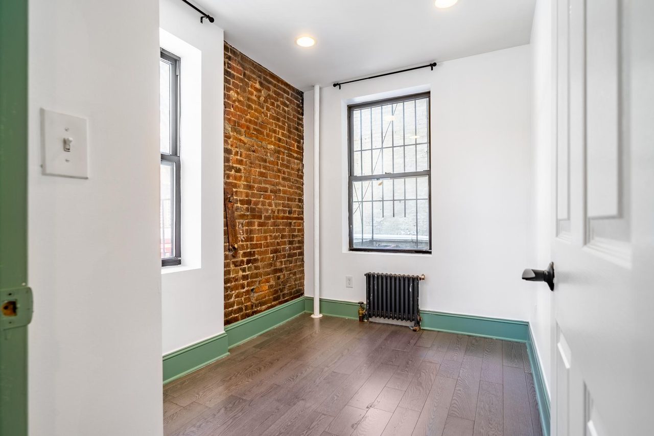  #1111: Gramercy - Twin Bedroom A  -  #1111: Gramercy  - Gallery -  1