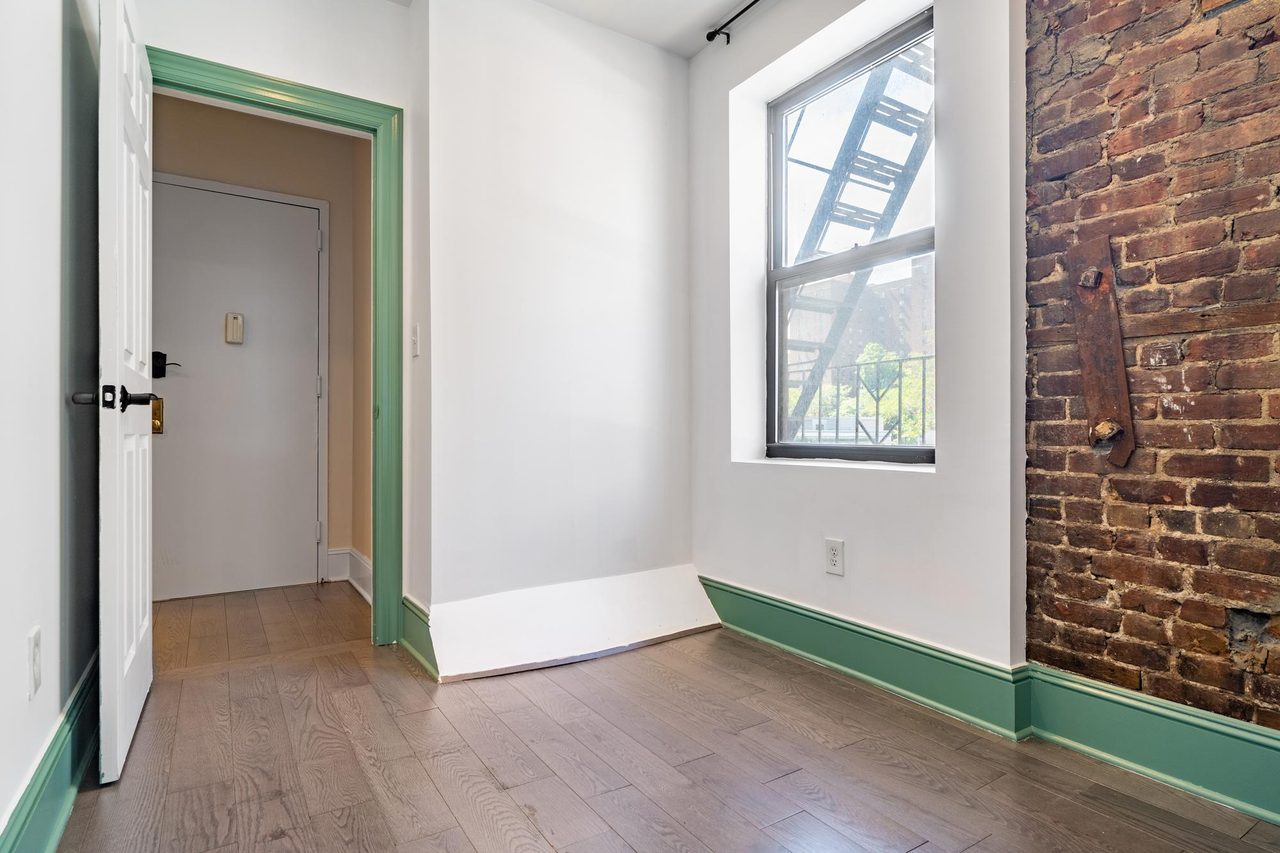 #1111: Gramercy - Twin Bedroom A - #1111: Gramercy - Gallery - 8