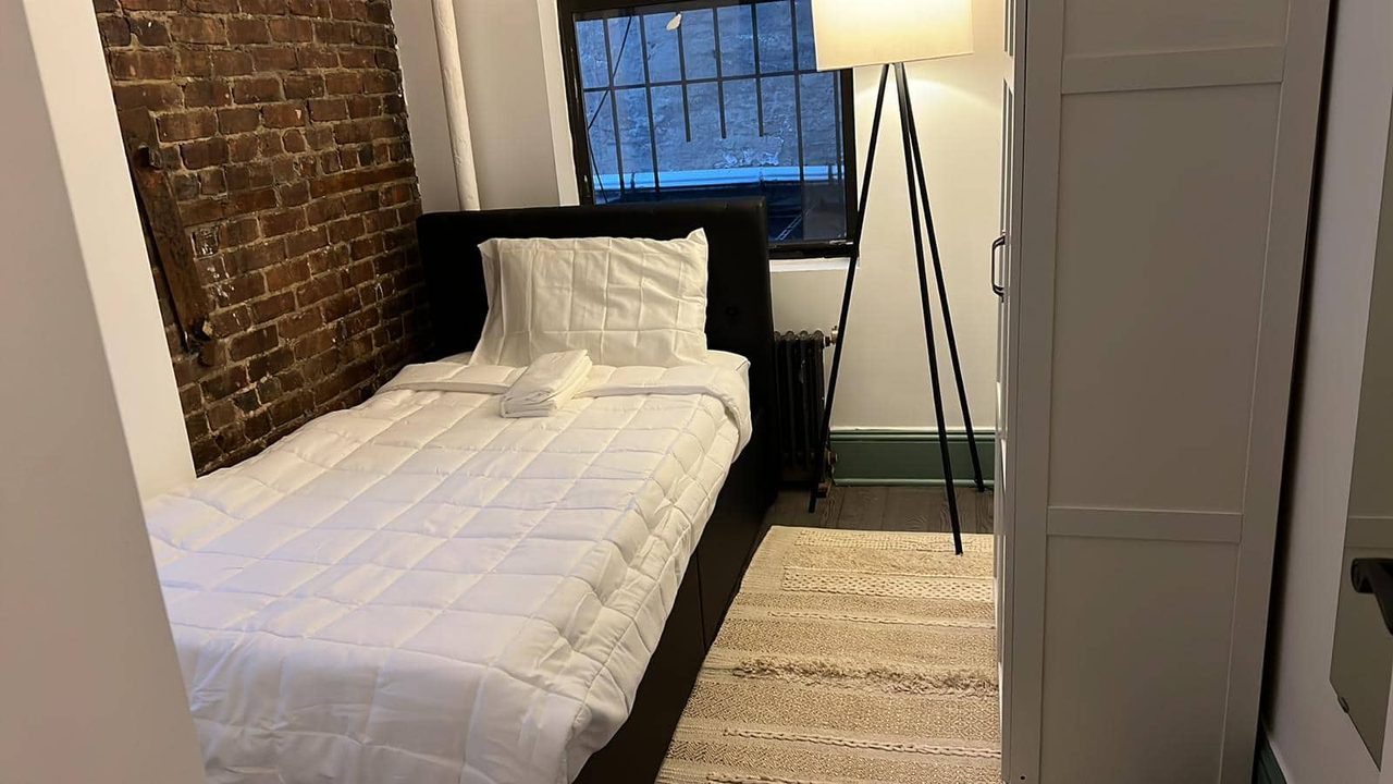 #1111: Gramercy - Twin Bedroom A - #1111: Gramercy - Gallery - 9