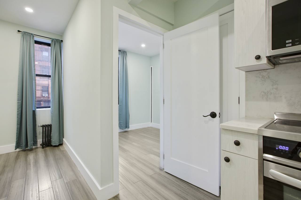 #496: East Village - 1 Bedroom (Queen) - 11