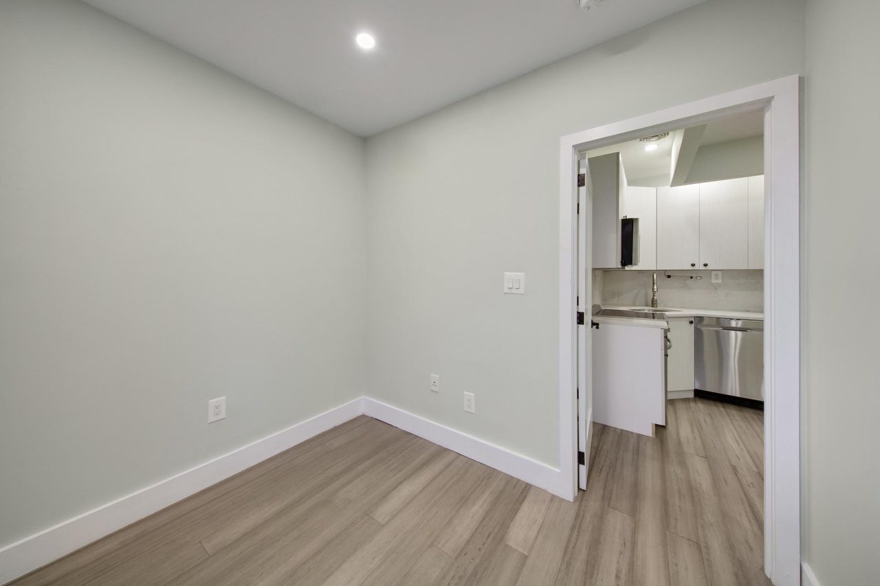 #496: East Village - 1 Bedroom (Queen) - 3