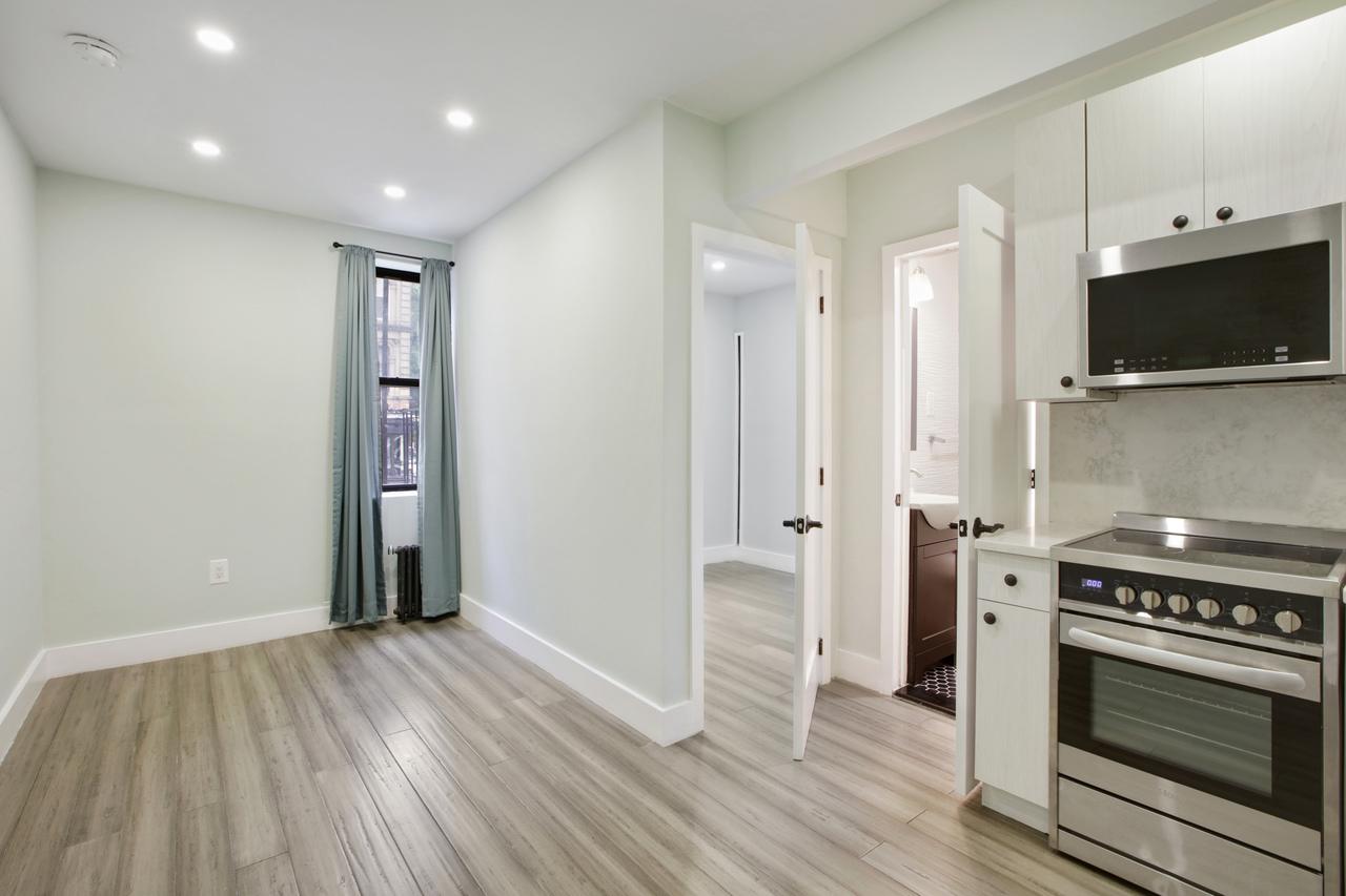 #496: East Village - 1 Bedroom (Queen) - 12