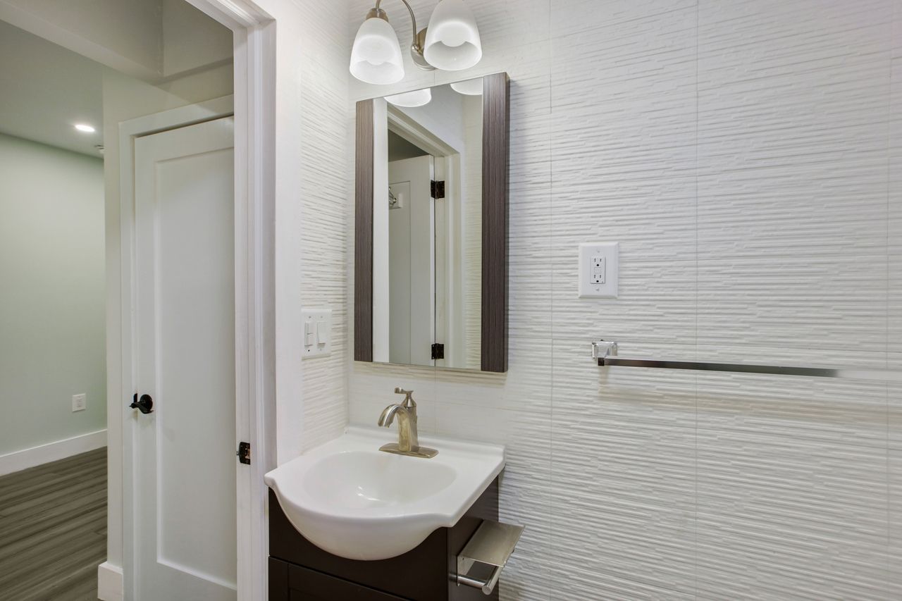 #496: East Village - 1 Bedroom (Queen) - 9