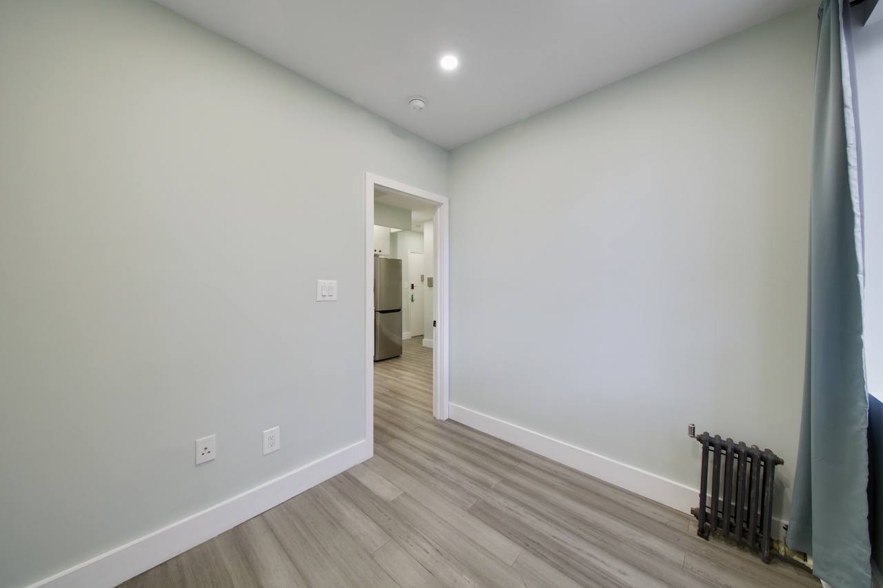 #496: East Village - 1 Bedroom (Queen) - 4