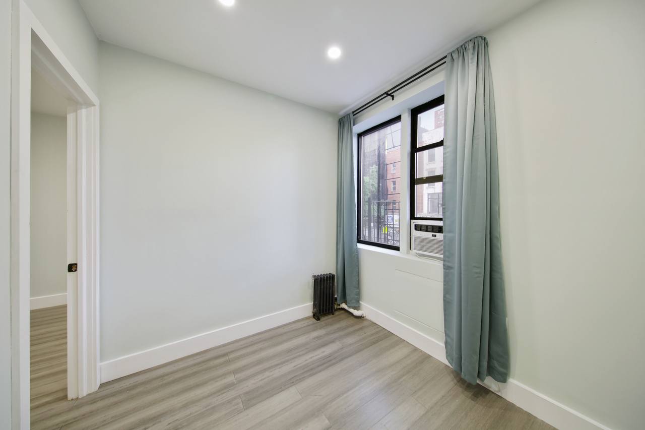 #496: East Village - 1 Bedroom (Queen) - 5