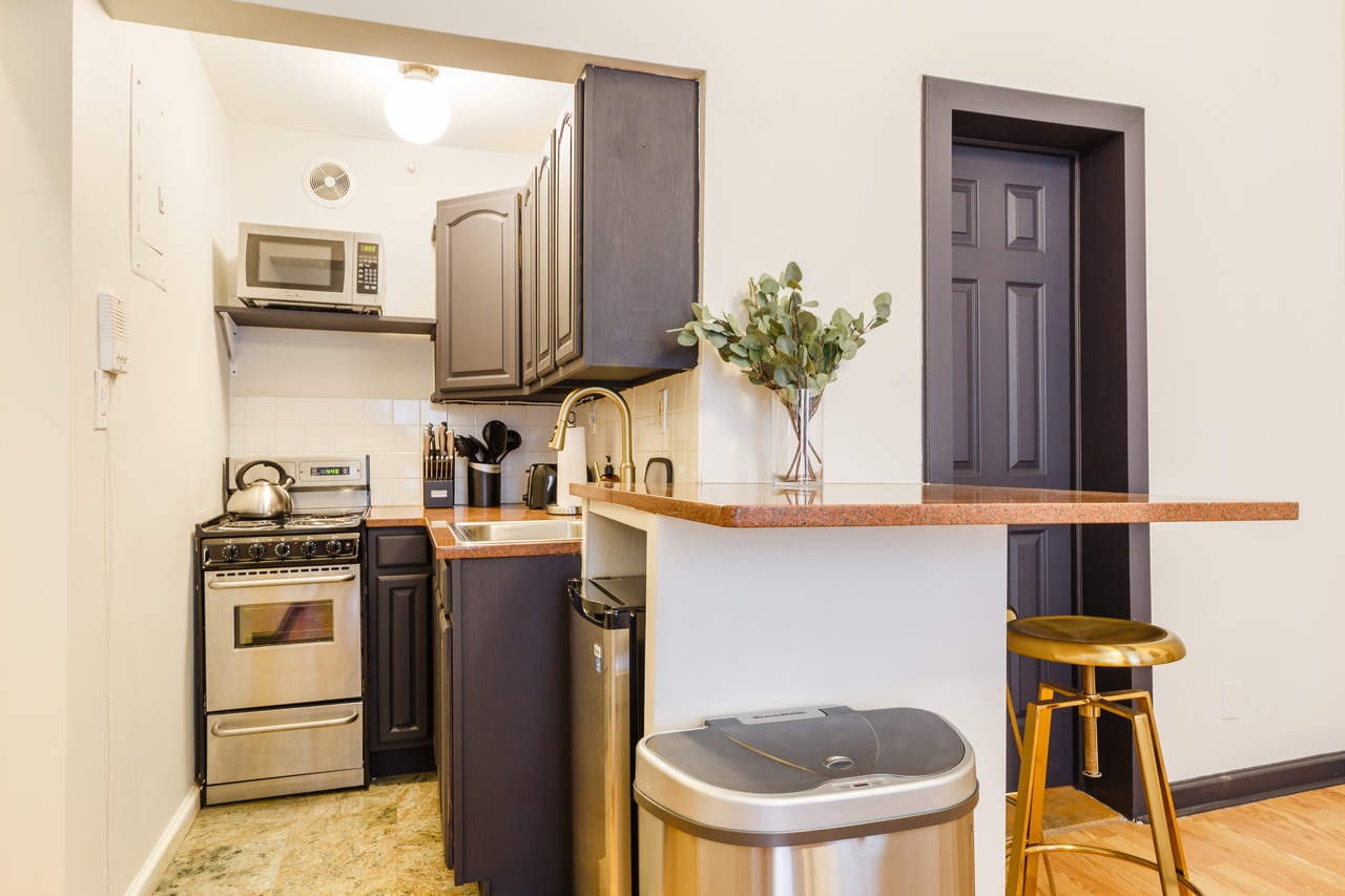  #295: Hell's Kitchen - 1 Bedroom (Full)  -  #295: Hell's Kitchen  - Gallery -  13