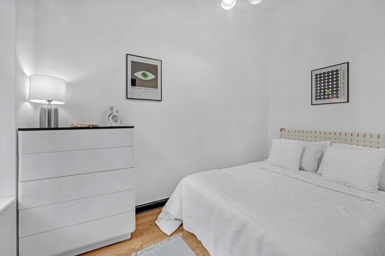  #295: Hell's Kitchen - 1 Bedroom (Full)  -  #295: Hell's Kitchen  - Gallery -  3