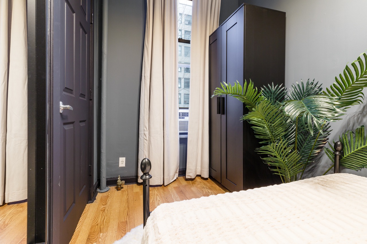  #295: Hell's Kitchen - 1 Bedroom (Full)  -  #295: Hell's Kitchen  - Gallery -  9