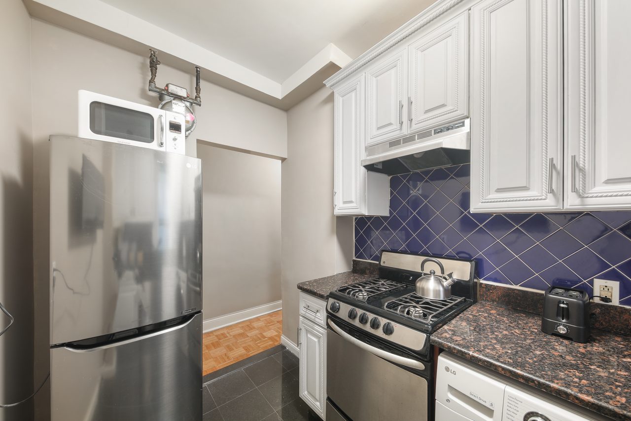  #760: Upper West Side - Queen Bedroom A  -  #760: Upper West Side  - Gallery -  6