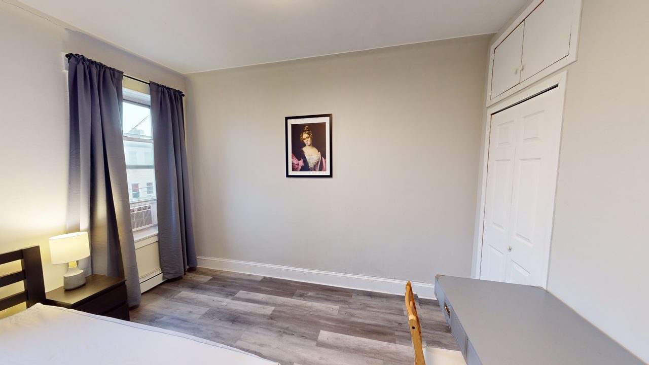 #772: Ridgewood - Queen Bedroom B - 10