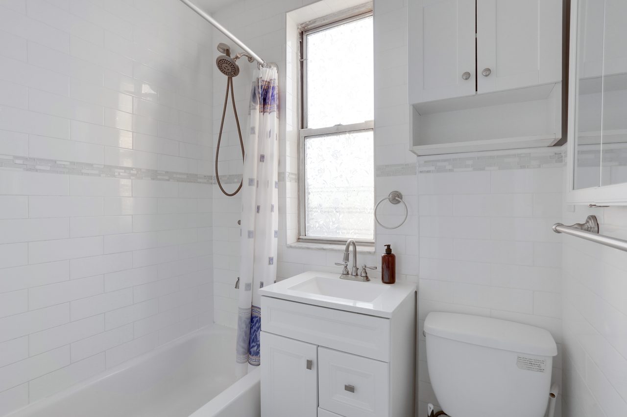 #772: Ridgewood - Queen Bedroom B - 4