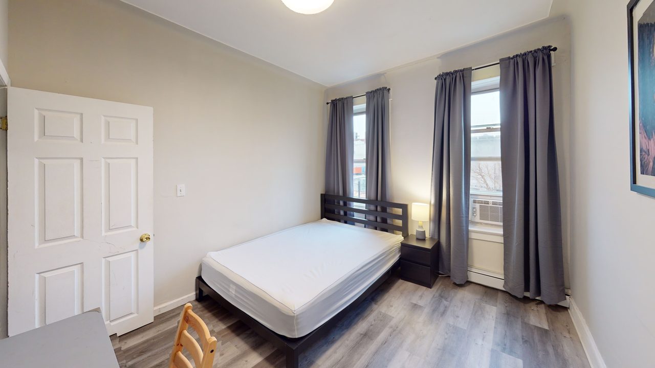 #772: Ridgewood - Queen Bedroom B - 1