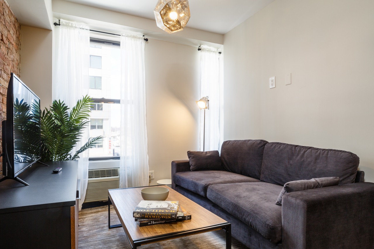  #143: Hell's Kitchen - Full Bedroom A  -  #143: Hell's Kitchen  - Gallery -  8