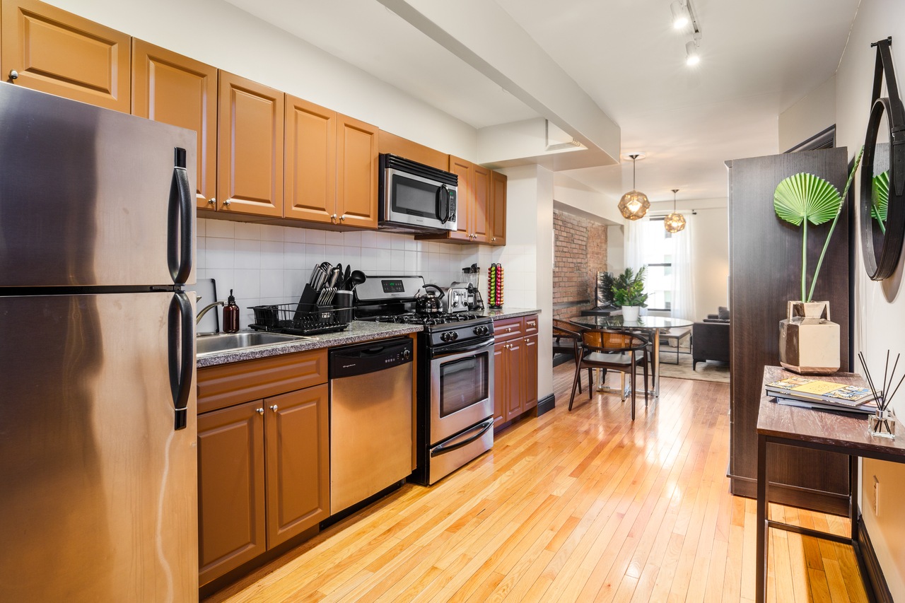  #143: Hell's Kitchen - Full Bedroom C  -  #143: Hell's Kitchen  - Gallery -  1