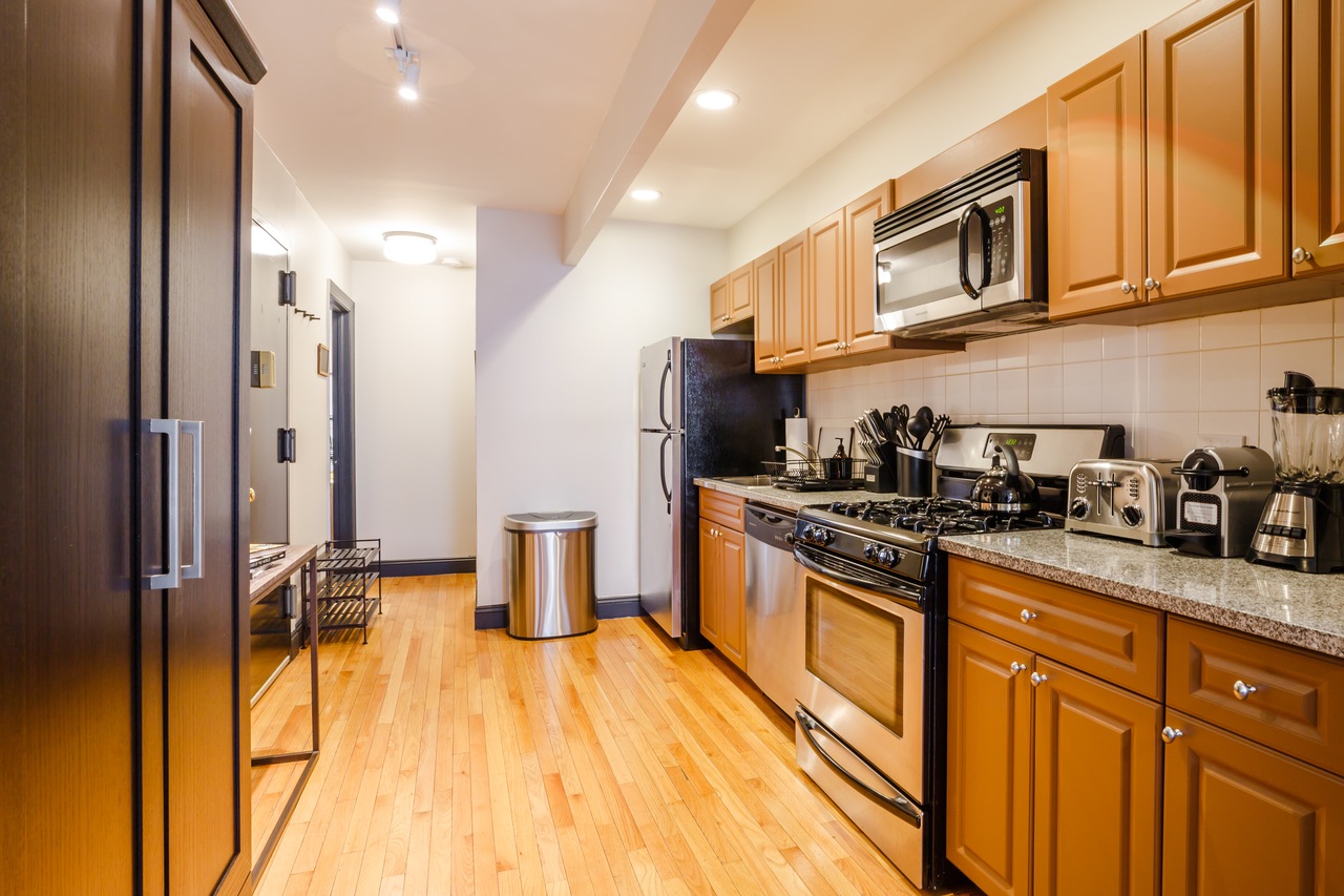  #143: Hell's Kitchen - Full Bedroom C  -  #143: Hell's Kitchen  - Gallery -  5